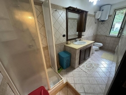 Casa Indipendente Ristrutturata Su Quattro Livelli Favazzina 100 Mq