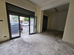 Locale C2 Via Ipponio 60 Mq
