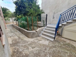 Appartamento Semi Indipendente + Cortile + Giardino Lazzaro 130 Mq