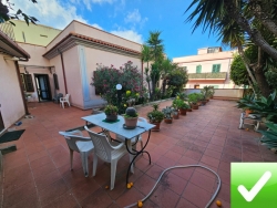Casa Indipendente Fine 800 Con Giardino 1.000 e Garage Reggio Campi
