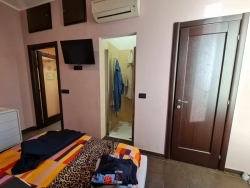 Bilocale Ristrutturato Arredato Design Via De Nava 50 Mq