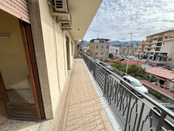 Ampio Appartamento Via Pasquale Andiloro 142 Mq