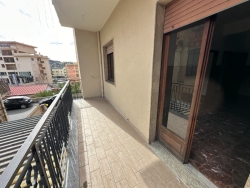 Ampio Appartamento Via Pasquale Andiloro 142 Mq