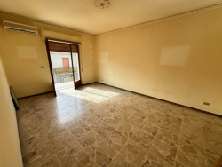 Ampio Appartamento Via Pasquale Andiloro 142 Mq
