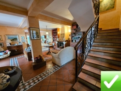 Splendida Villa Due Livelli 282 Mq + Corte + Terreni 2638 Mq Sala Mosorrofa