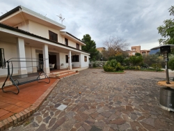 Splendida Villa Due Livelli 282 Mq + Corte + Terreni 2638 Mq Sala Mosorrofa