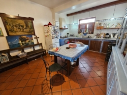 Splendida Villa Due Livelli 282 Mq + Corte + Terreni 2638 Mq Sala Mosorrofa