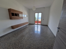 Appartamento Ristrutturato Vuoto Panoramico + Posto Auto Via Petrara 125 Mq