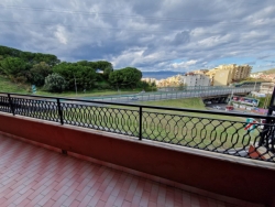 Appartamento Ristrutturato Vuoto Panoramico + Posto Auto Via Petrara 125 Mq