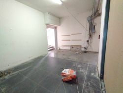 Locale C2 Ampio Viale Calabria 520 Mq