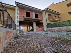 Villetta Rustica 2 Livelli 160 Mq + Corte 110 Mq Campo Calabro 