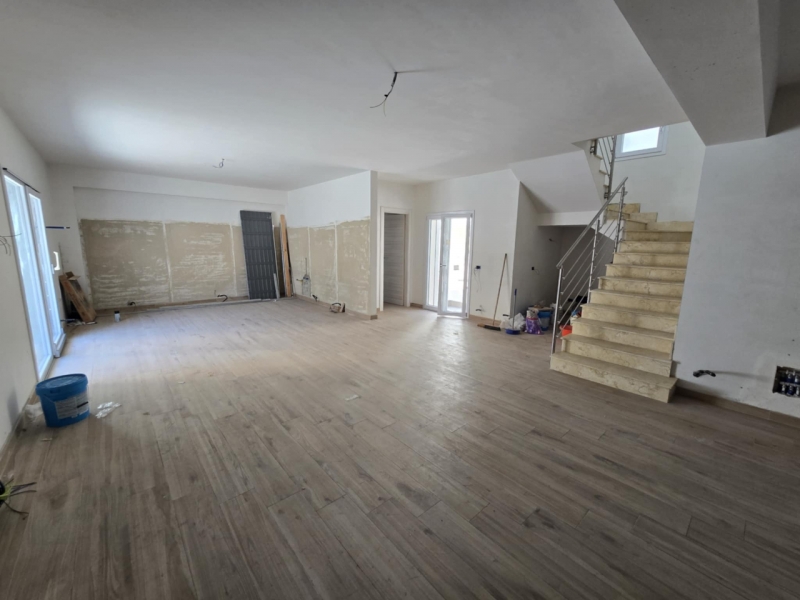 Villa Indipendente Di Nuova Costruzione Con Corte e Garage Sbarre Inferiori