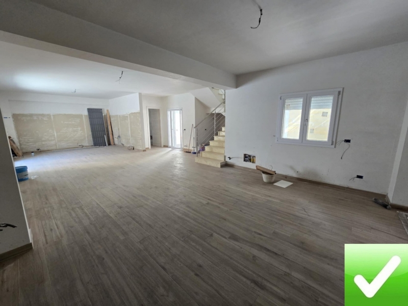 Villa Indipendente Di Nuova Costruzione Con Corte e Garage Sbarre Inferiori