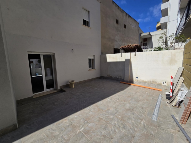 Villa Indipendente Di Nuova Costruzione Con Corte e Garage Sbarre Inferiori