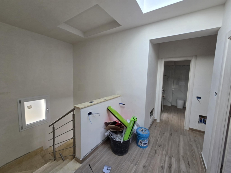 Villa Indipendente Di Nuova Costruzione Con Corte e Garage Sbarre Inferiori