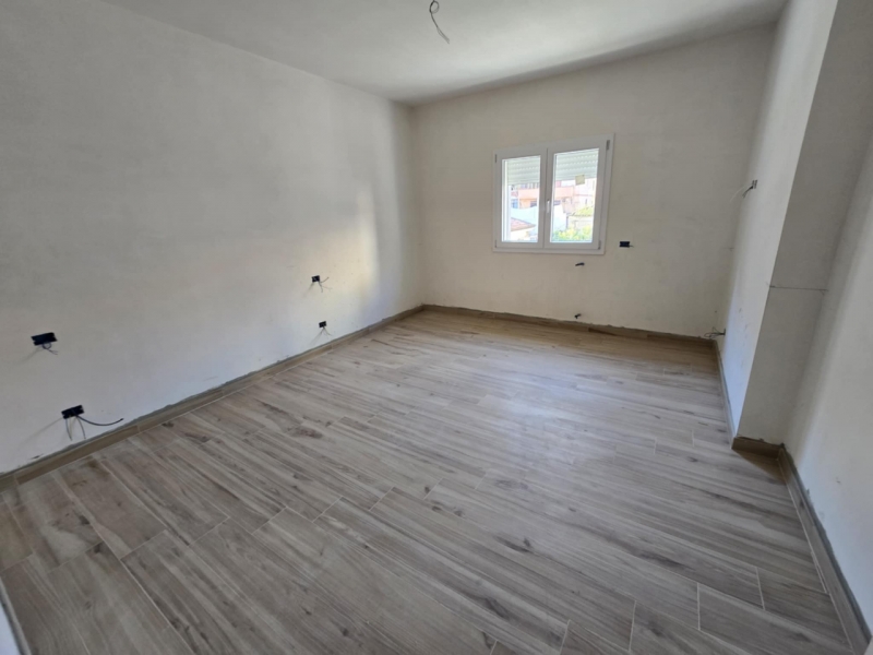 Villa Indipendente Di Nuova Costruzione Con Corte e Garage Sbarre Inferiori