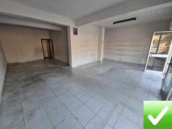 Locale Commerciale Categoria C1 Viale Laboccetta 70 Mq