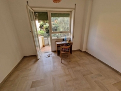 Appartamento Parzialmente Ristrutturato Semi Arredato (Solo Cucina) Via Santa Lucia 100 Mq