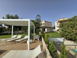 Villa Indipendente o Bifamiliare 400 Mq + Giardino di 2000 Mq con Piscina - Gallina