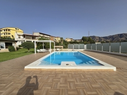 Villa Indipendente o Bifamiliare 400 Mq + Giardino di 2000 Mq con Piscina - Gallina