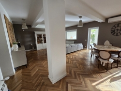 Villa Indipendente o Bifamiliare 400 Mq + Giardino di 2000 Mq con Piscina - Gallina