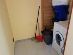 Bilocale Ristrutturato Con Arredi Nuovi e Posto Auto Sbarre Centrali 50 Mq
