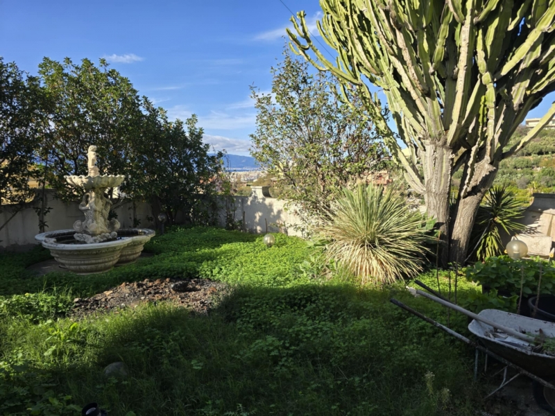 Villa Di Pregio Unifamiliare 344 mq con 1000 mq di Giardino
