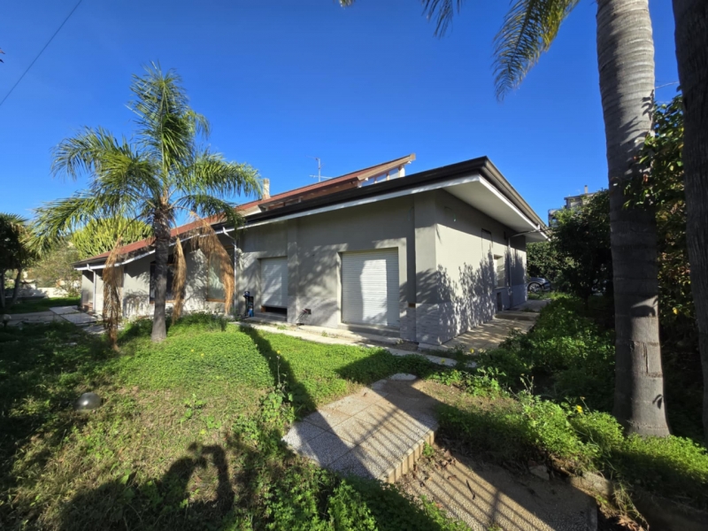 Villa Di Pregio Unifamiliare 344 mq con 1000 mq di Giardino