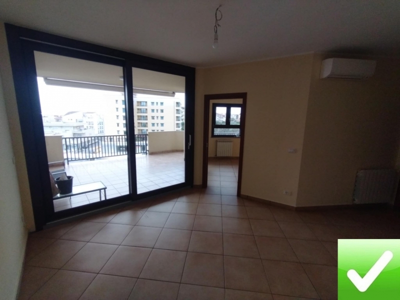Ampio Appartamento Panoramico + Posto Auto Modena 160 Mq