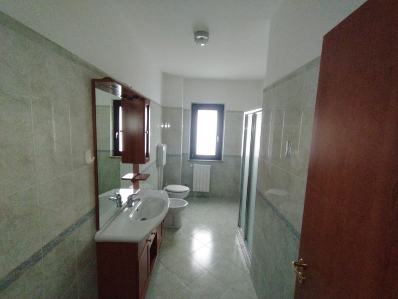 Ampio Appartamento Panoramico + Posto Auto Modena 160 Mq