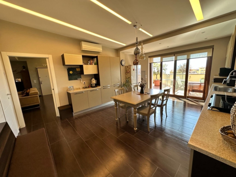 Splendido Attico Vista Mare + Lastrico + Garage Pentimele