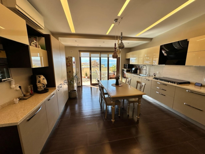 Splendido Attico Vista Mare + Lastrico + Garage Pentimele