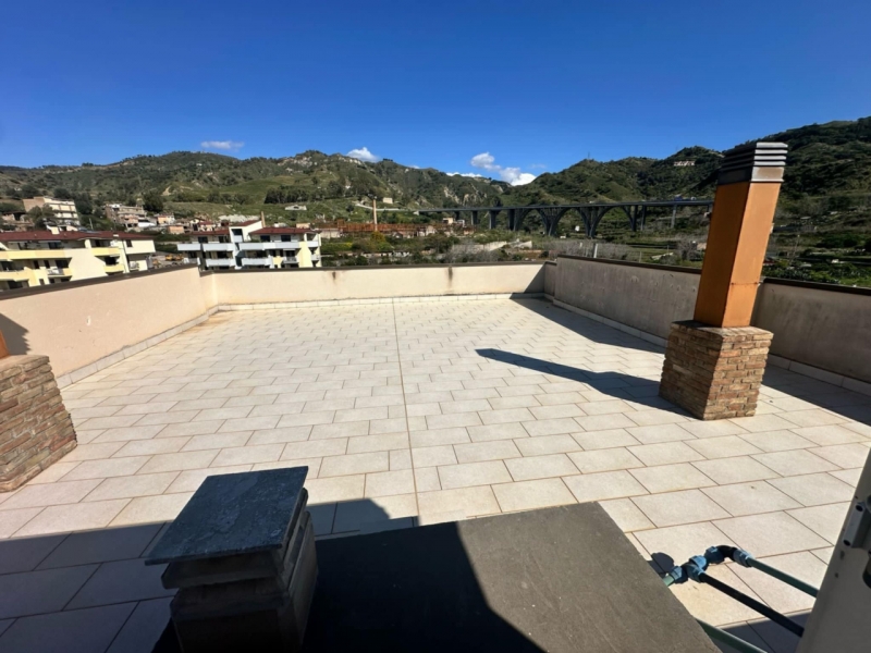 Splendido Attico Vista Mare + Lastrico + Garage Pentimele