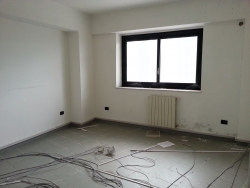 Ufficio 200 Mq Con Ampia Corte di 100 Mq e Area Parcheggio Arangea 200 Mq