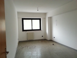 Ufficio 200 Mq Con Ampia Corte di 100 Mq e Area Parcheggio Arangea 200 Mq