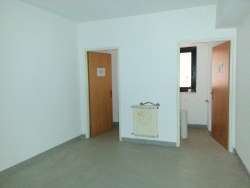 Ufficio 200 Mq Con Ampia Corte di 100 Mq e Area Parcheggio Arangea 200 Mq