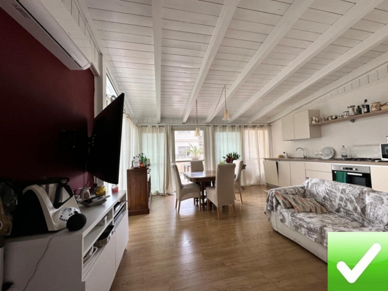 Prestigioso Immobile 165 Mq Su Due Livelli + 100 Mq Di Terrazzi Centro Città