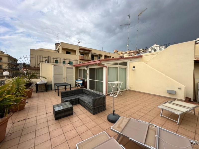 Prestigioso Immobile 165 Mq Su Due Livelli + 100 Mq Di Terrazzi Centro Città