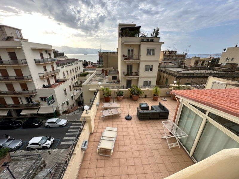 Prestigioso Immobile 165 Mq Su Due Livelli + 100 Mq Di Terrazzi Centro Città