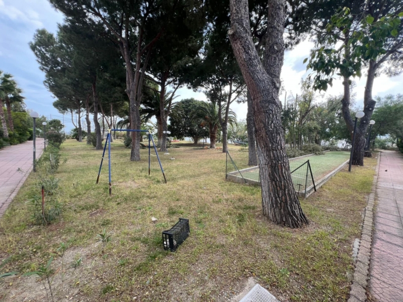 Villetta A Schiera Su Due Livelli + Cortile + Posti Auto Lazzaro 