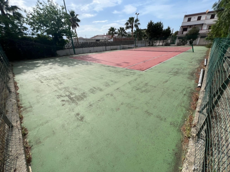 Villetta A Schiera Su Due Livelli + Cortile + Posti Auto Lazzaro 