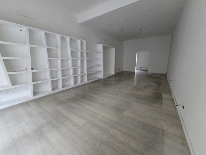 Locale Commerciale + Cortile Centro 114 Mq 