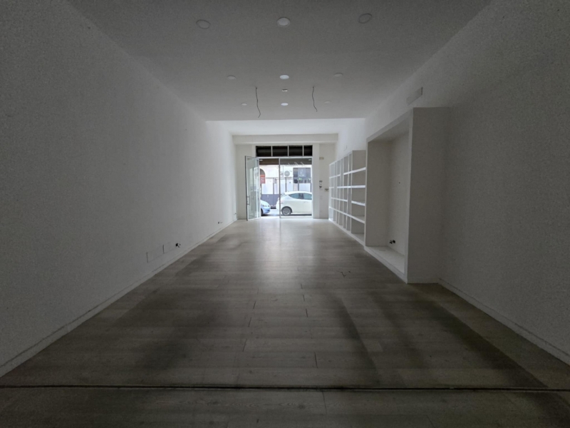 Locale Commerciale + Cortile Centro 114 Mq 