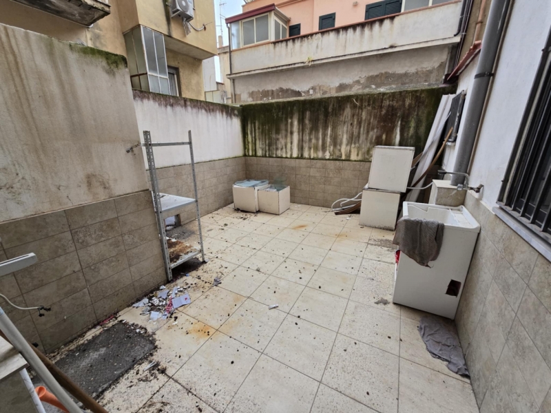 Locale Commerciale + Cortile Centro 114 Mq 