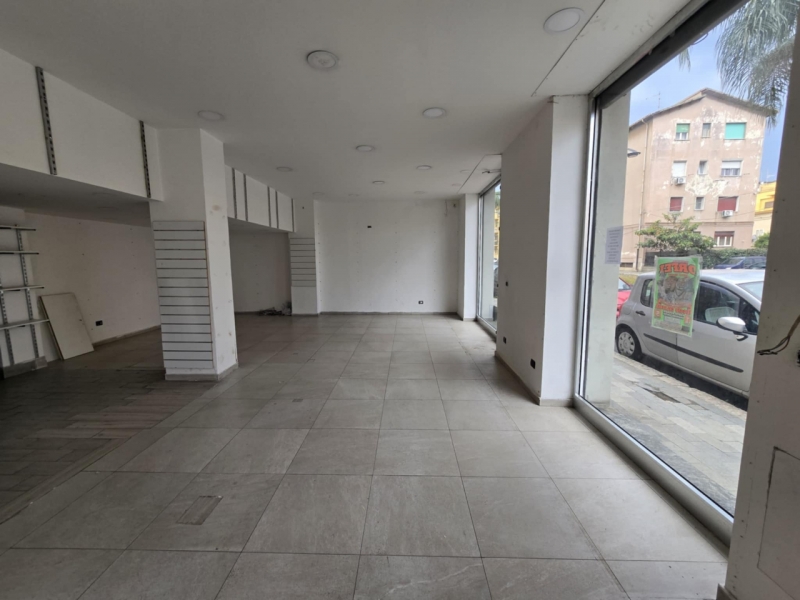 Locale Commerciale 5 Vetrine Viale Aldo Moro