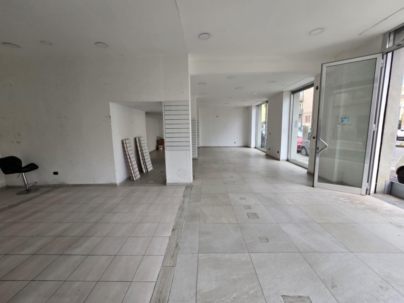 Locale Commerciale 5 Vetrine Viale Aldo Moro