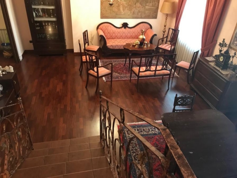 Villa Recente Costruzione Tre Livelli Con Giardino