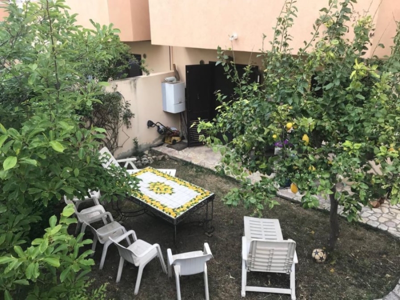 Villa Recente Costruzione Tre Livelli Con Giardino