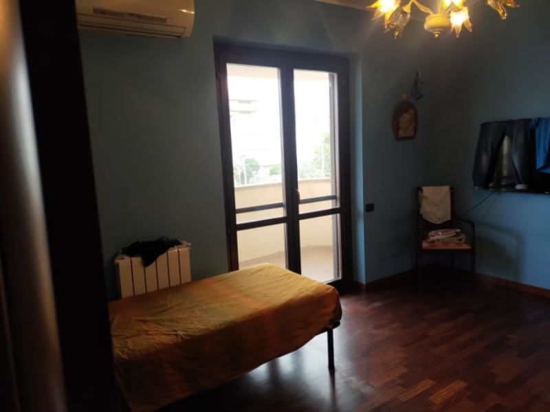 Villa Recente Costruzione Tre Livelli Con Giardino