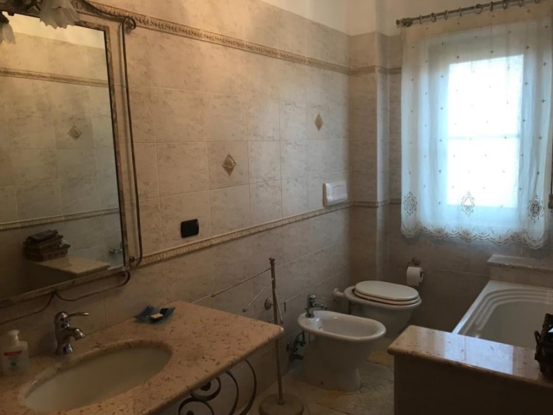 Villa Recente Costruzione Tre Livelli Con Giardino